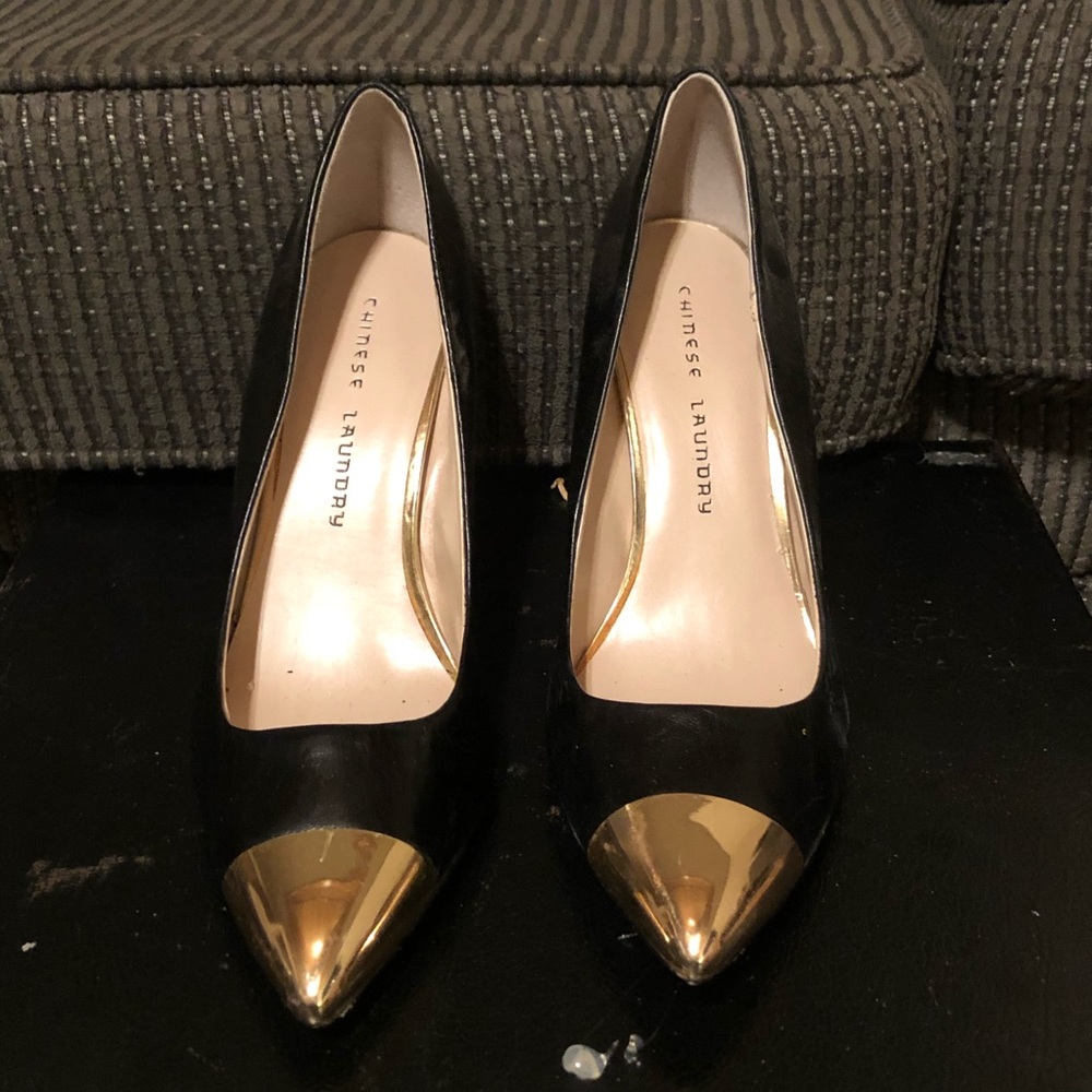 Chinese laundry gold toed black pumps